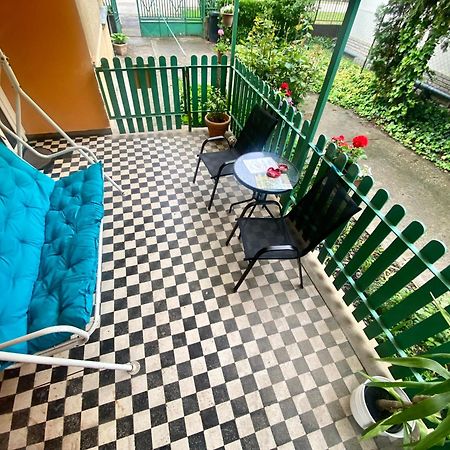 Grany'S Retro Guesthouse Near Budapest Airport Vecsés Exterior photo