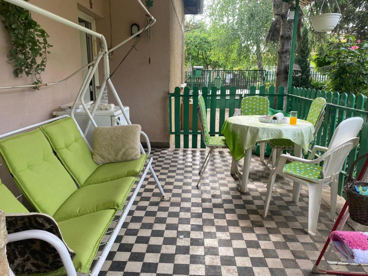 Grany'S Retro Guesthouse Near Budapest Airport Vecsés Exterior photo